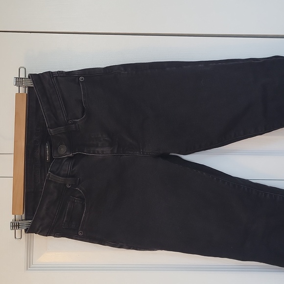 American Eagle Jeans (short) - Picture 3 of 8